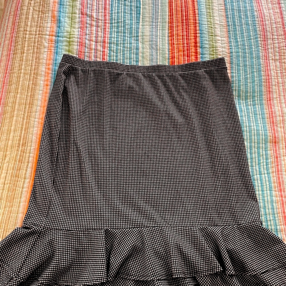 💲Final Price 💲If you ❤️ it Grab it! Plus Size houndstooth double ruffle skirt.
